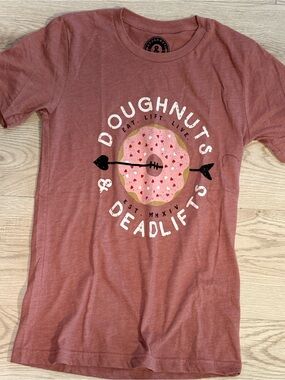 Doughnuts & Deadlifts Women's Short Sleeve Tee - Dusty Rose
